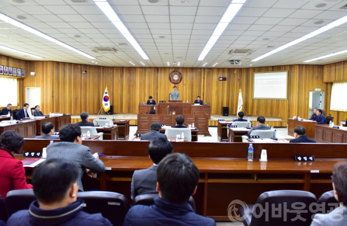 2017.12.14_제229회_영광군의회_제2차_정례회_제6차_본회의-010.png