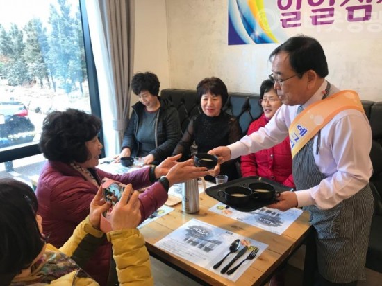 3.김준성 영광군수‘예그리나’ 1일 자원봉사활동-1.jpg