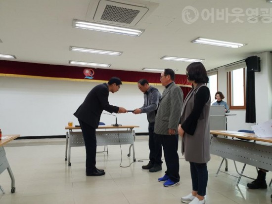 크기변환_불갑면장학회 장학금전달2.jpg