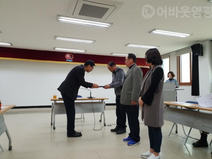 크기변환_불갑면장학회 장학금전달2.jpg