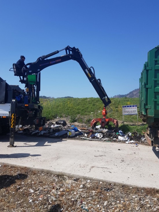 4.쓰레기 무단투기 상습지역 꽃향기 가득한 화단 조성-1.jpg