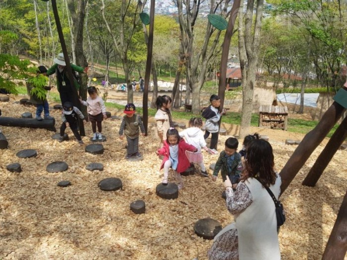 2.‘영광 물무산 행복숲’개장 2개월 여 만에 방문객 3만 돌파 목전(어린이집 1).jpg
