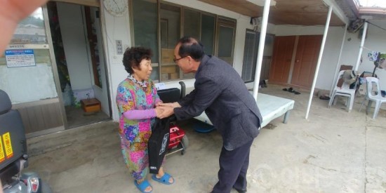 낙월면 추석맞이 소외계층 위로 방문-1.jpg