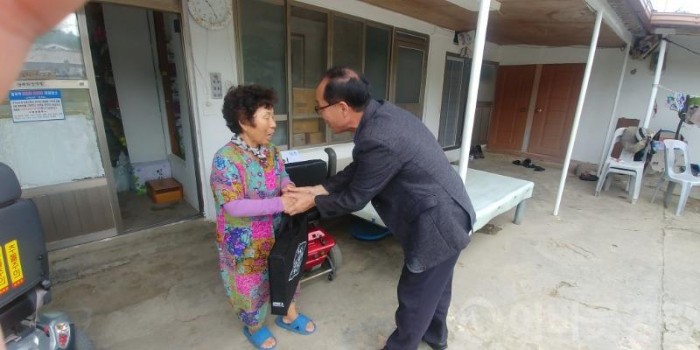 낙월면 추석맞이 소외계층 위로 방문-1.jpg
