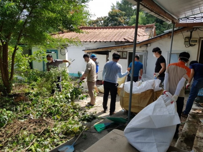 영광읍 통합사례관리대상자 집수리 자원봉사 실천-2.jpg