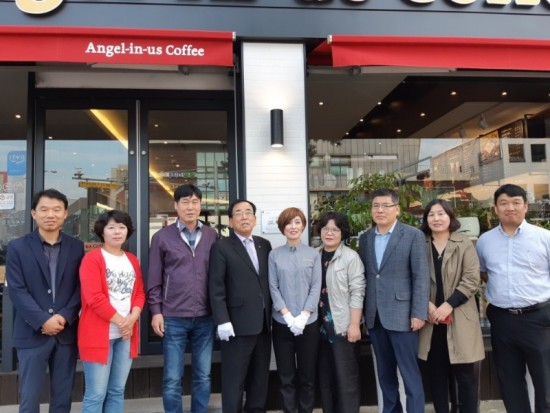 영광곳간 12호점 “나눔을 실천하는 착한가게” 현판식 가져-3.jpg