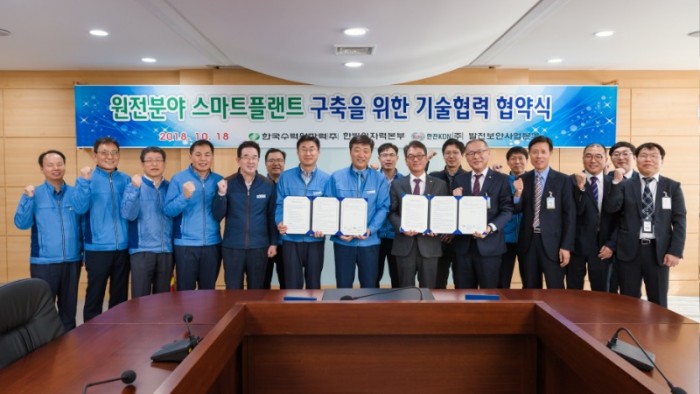 사진3_협약식 기념사진.jpg