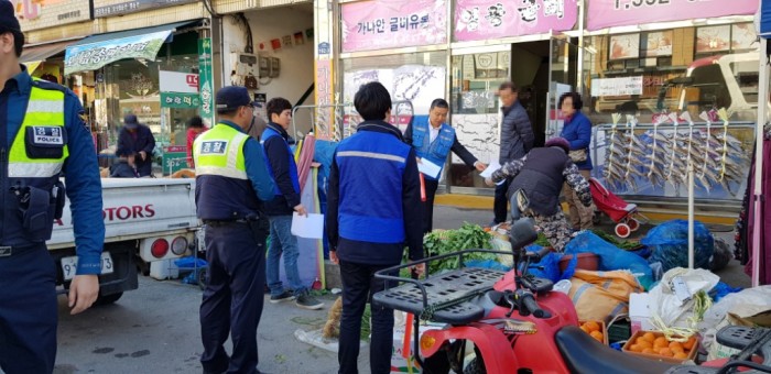 쾌적한 거리 조성을 위한 노점상 및 노상적치물 단속-2.jpg