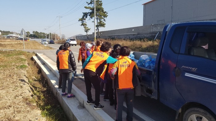 여성의용소방대 도로변 쓰레기 수거.JPG