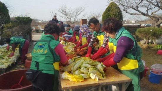 군서면 새마을부녀회 사랑의 김장 담그기.jpg