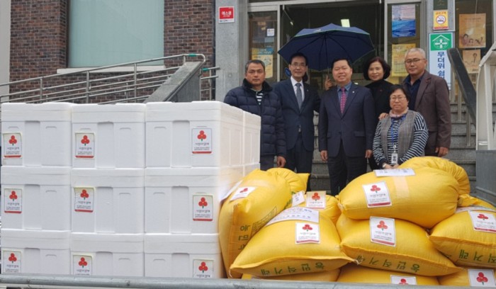 복있는교회 후원물품 전달1.jpg