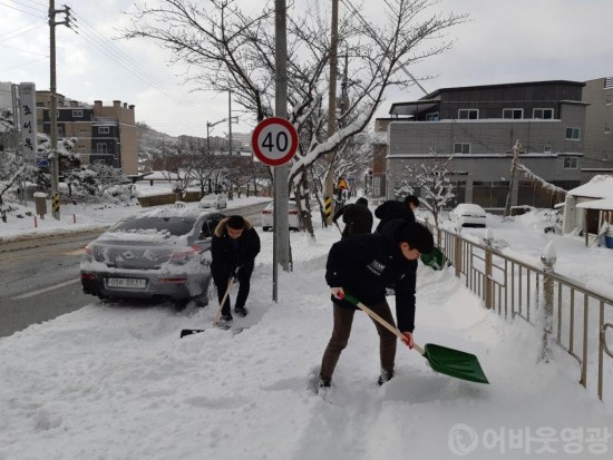 영광군, 주요 도로와 보행로 신속한 제설작업 실시 2.jpeg