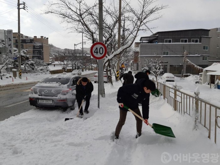 영광군, 주요 도로와 보행로 신속한 제설작업 실시 2.jpeg
