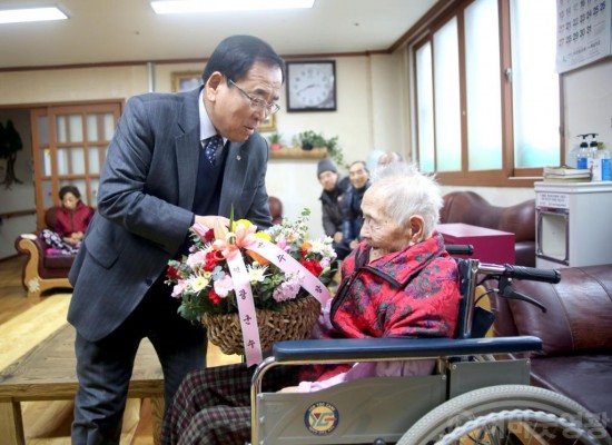 김준성 영광군수, 새해 최고령 장수 어르신 방문 2.JPG