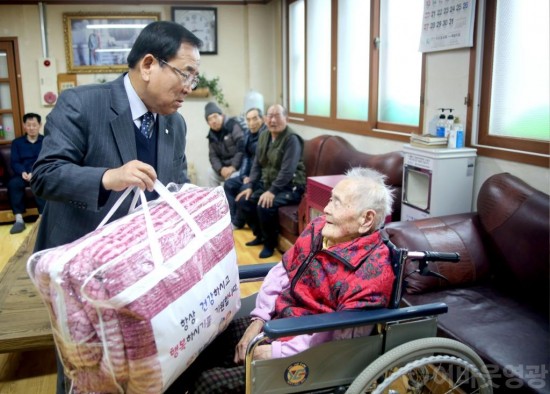 김준성 영광군수, 새해 최고령 장수 어르신 방문 3.JPG