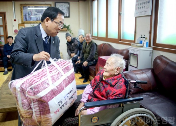 김준성 영광군수, 새해 최고령 장수 어르신 방문 3.JPG