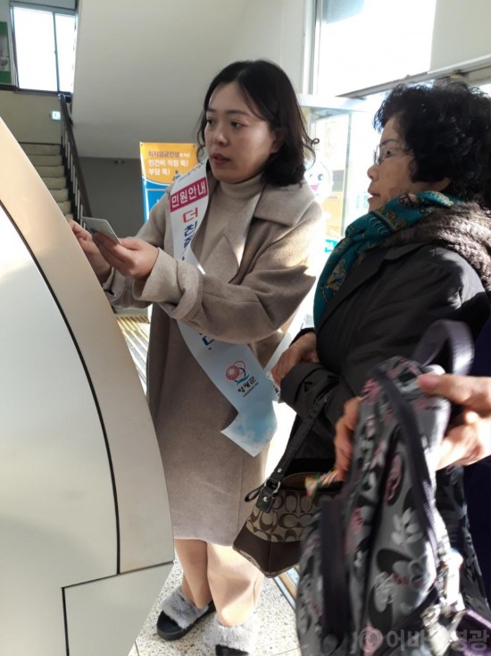 영광읍 민원인 만족도 향상을 위한 친절교육 실시 1.jpg