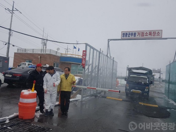 영광군수, 안성 구제역 발생에 따른 농가 현장 방문 2.jpg