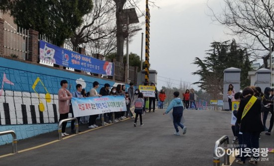 홍농읍 기관사회단체, 학교폭력 예방캠페인 실시 2.jpg