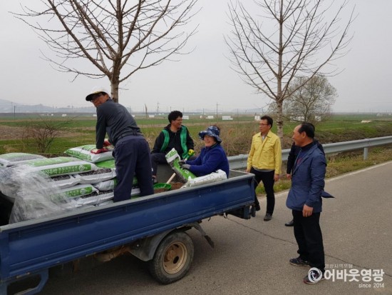 군서면 번영회 식목일 기념행사 2.jpg