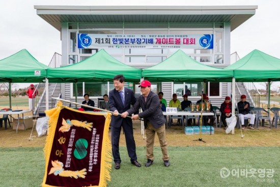 사진6_게이트볼 대회 우승 기념사진.jpg