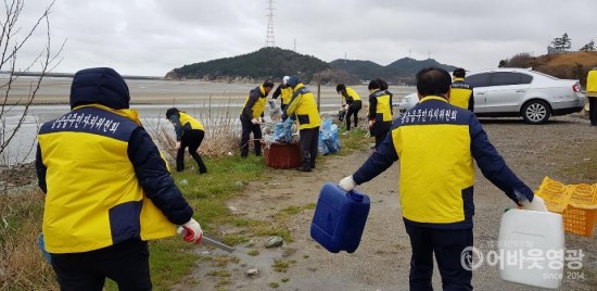 홍농읍 주민자치위원회 환경정화 활동 실시 1.jpg