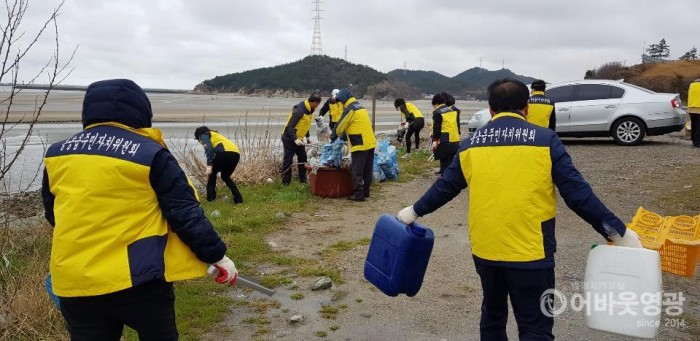 홍농읍 주민자치위원회 환경정화 활동 실시 1.jpg