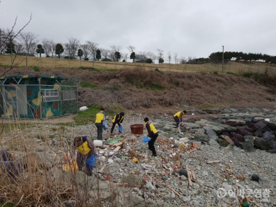 홍농읍 주민자치위원회 환경정화 활동 실시 2.jpg