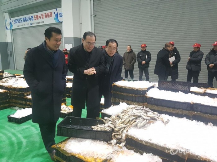 어업인 안전과 풍어 염원···  수협 법성위판장 2일 ‘초매식’ 1.jpg