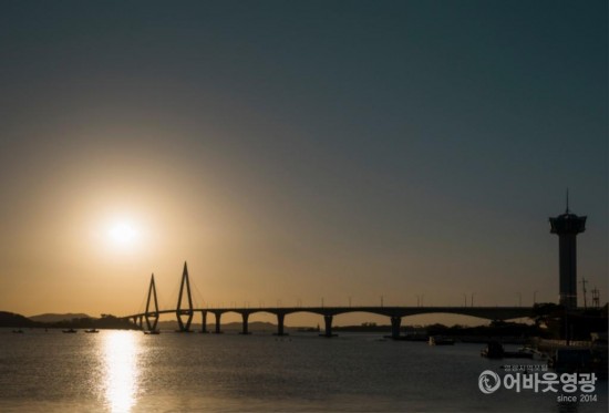 칠산대교와 타워 2.jpg