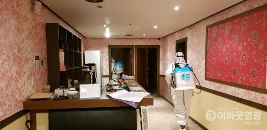 홍농읍, 노래연습장 등 다중이용시설 특별소독 실시.jpg