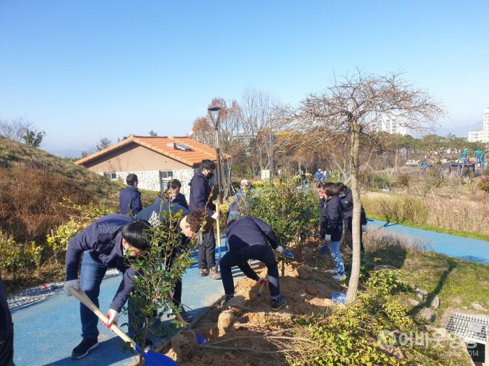 영광군, 제75회 식목일 기념 ‘우산공원’ 나무심기 행사 3.jpg