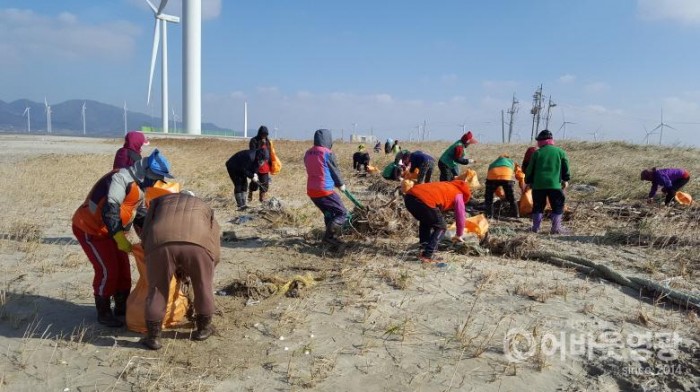 영광 천일염생산자 염전 주변 환경정화활동 전개 2.jpg