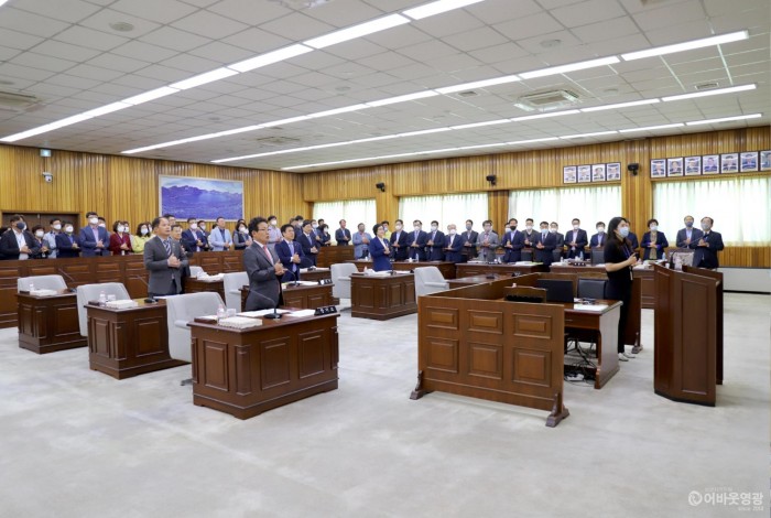 제247회 영광군의회 임시회 개회 2.JPG
