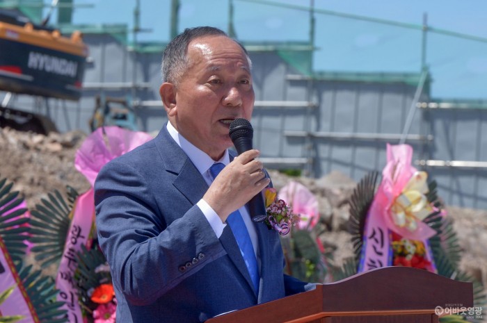 김상풍 영광열병합발전㈜ 회장이 20일 오전 전남 영광군 홍농읍 성산리 현장에서 열린 SRF(고형연료제품) 발전소 건설공사 착공식에서 인사말을 하고 있다. 2.jpg