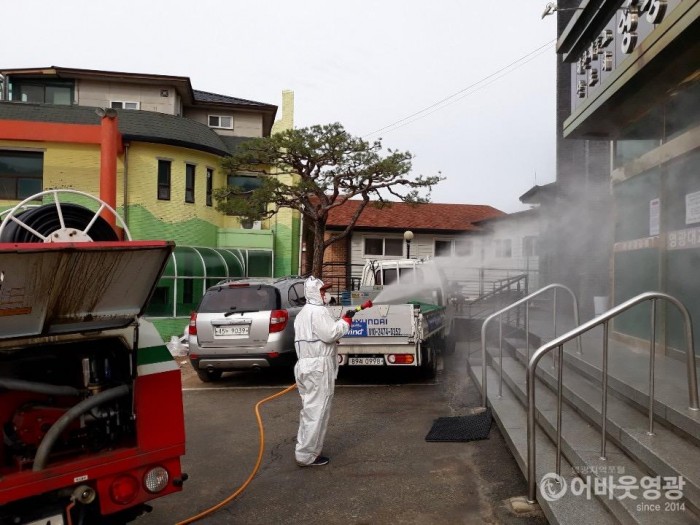 3.영광읍 코로나19 신속 방역.JPG