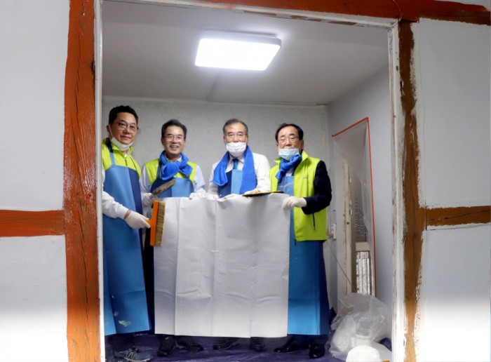 2-3.영광군 사랑의 집고치기 봉사활동 전개.JPG