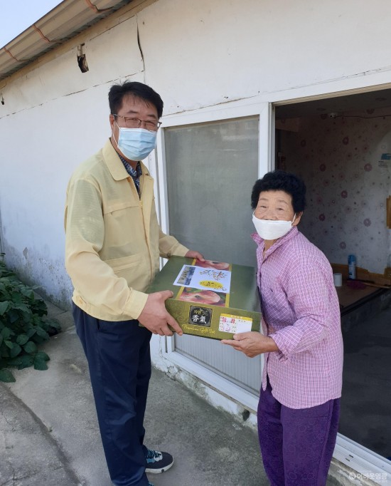 8-1.군남면, 추석맞이 어려운 이웃 방문.jpg