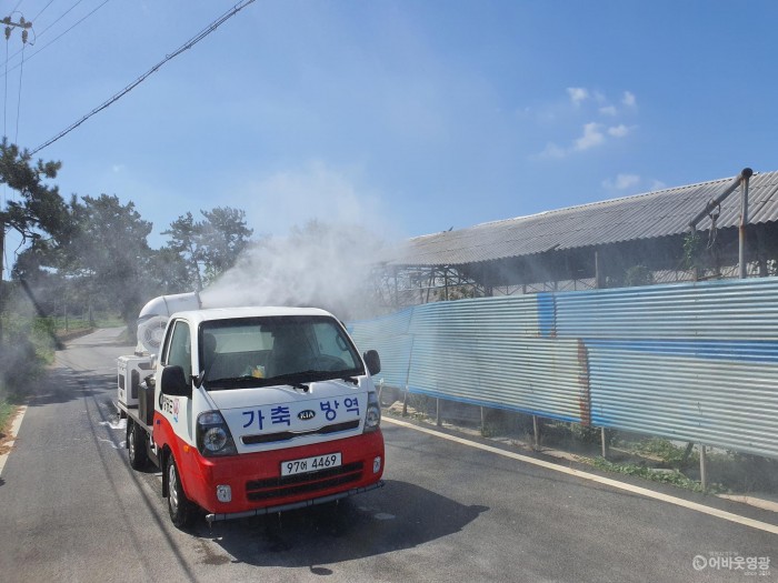 2-1.농장 소독 사진.jpg