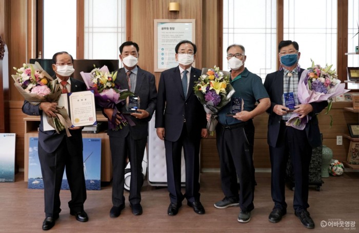 8.보도자료(영광군, 호국보훈의 달 기념 모범 국가유공자에 표창 수여).JPG