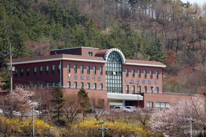 2.군립도서관 전경.jpg