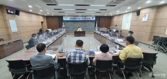 3.지난 19일, 김장오 영광 부군수 주재로 군청 소회의실에서 정부합동평가 대응 추진상황 보고회를 개최했다..jpg