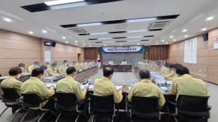 2.지난23일, 영광군은 2층 소회의실에서 사회적 거리두기 개편안 3단계를 9월 5일까지 2주간 연장 시행한다는 내용의 전달회의를 개최했다..jpg