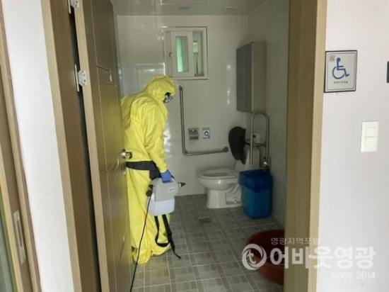 8-1. 법성면, 경로당 방역실시.jpg