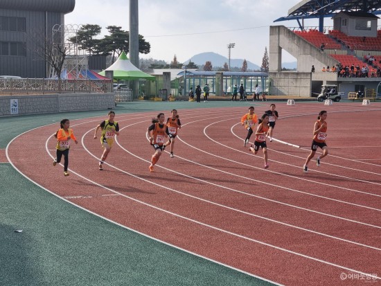 1.영광스포티움 종합경기장에서 제46회 전라남도학생종합체육대회 경기에 출전하는 선수모습 .jpg