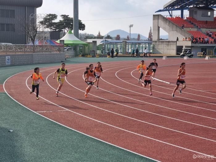 1.영광스포티움 종합경기장에서 제46회 전라남도학생종합체육대회 경기에 출전하는 선수모습 .jpg