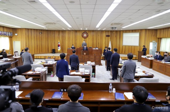 2021.11.25 제261회 영광군의회 제2차 정례회 제1차 본회의 및 개회식 (3).JPG