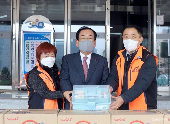 3.영광의용소방대 나눔냉장고에 사랑의 물품 기탁.JPG