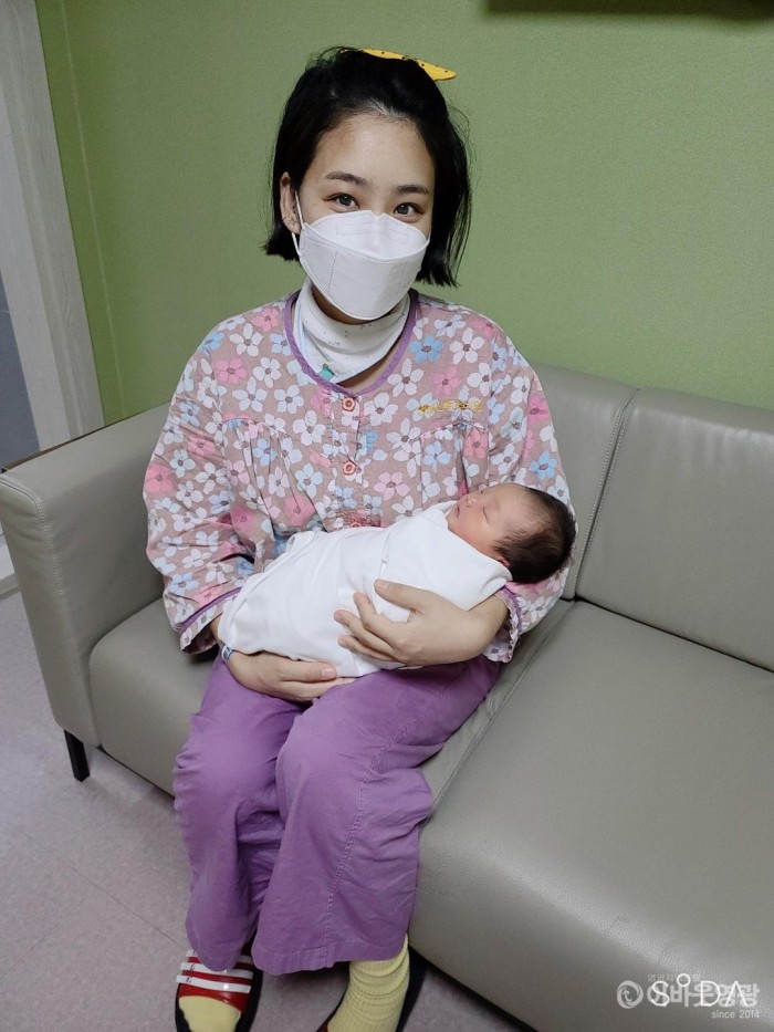 8.영광군, 2022 새해 첫둥이 사진.jpg