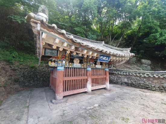 2.함양박씨 삼강문.jpg